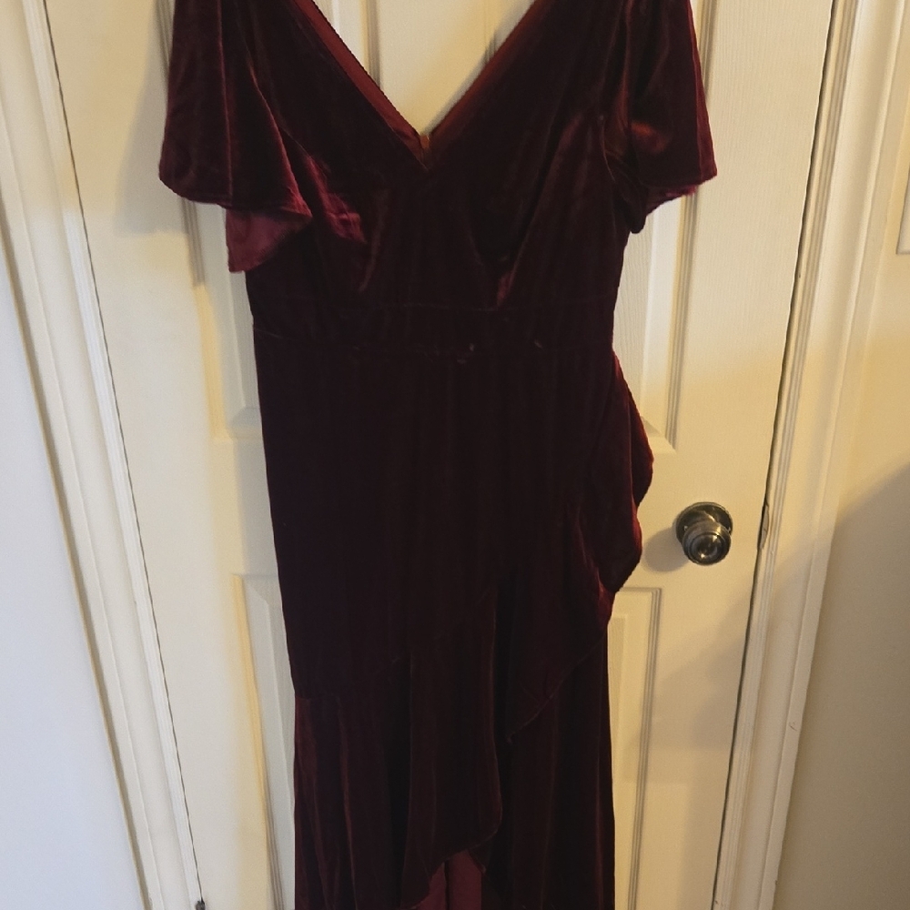 Ever Pretty Deep Red Velvet Gown - Picture 3 of 4